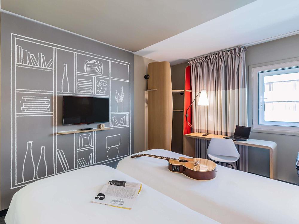 Standard Twin Room interior